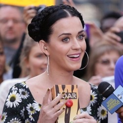 Katy Perry Rilis Lagu Duet Bareng Juicy J