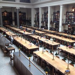 Wah, Set Perpustakaan Film 99 Cahaya di Langit Eropa seperti di Harry Potter