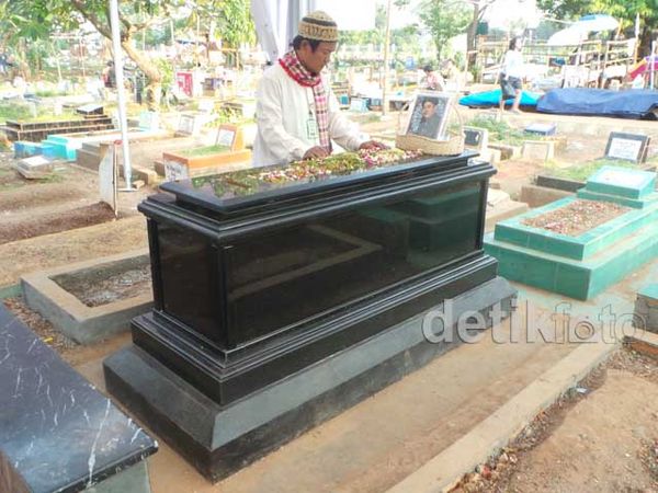 Ini Makam Uje Setelah Direnovasi