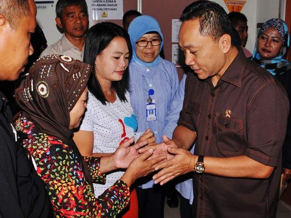 Menhut Jenguk Anak Penderita Multi Anomali