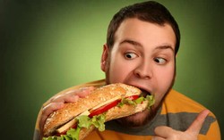 Makan Junk Food Berlebihan Bisa Picu Kenaikan Berat Badan dan Depresi