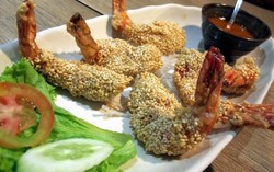 Makan-makan: Hidangan Indonesia di Restoran Anggun Bernuansa Jawa
