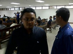 Hakim Cecar Anak Luthfi Hasan Soal Harta Rumah dan Mobil