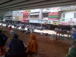 Pasca Razia Pentil, Parkir Liar Motor di Roxy Justru Pindah ke Trotoar