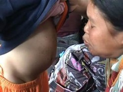 Sembur Pengusir Masuk Angin di Pengungsian Gunung Sinabung