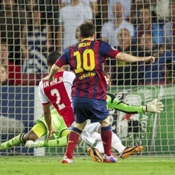Messi Hat-trick, Barca Hantam Ajax 4-0