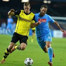 Napoli Tundukkan 10 Pemain Dortmund 2-1
