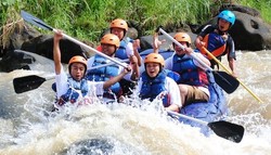 Aneka Tur Operator yang Menjual Paket Rafting
