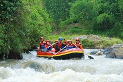 7 Tempat Rafting Favorit Pilihan Anda