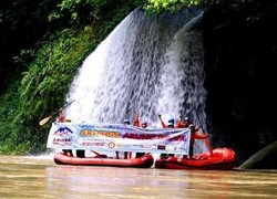 Inikah Jalur Rafting Paling Panjang di Indonesia?