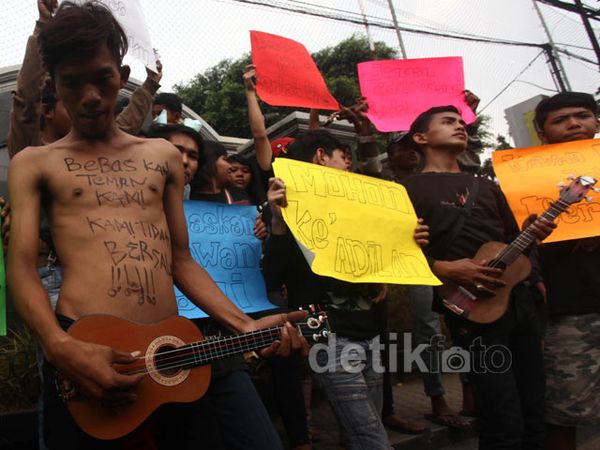 Demo Warnai Sidang Pembunuhan Pengamen di Cipulir