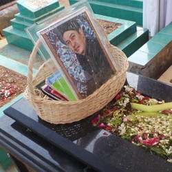 Makam Uje Direnovasi, Carissa Putri Melahirkan Anak Pertama
