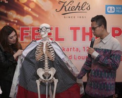 Kiehls Ajak Ari Wibowo dan Sigi Wimala Desain Jas untuk Amal