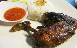 Warkop Junko: Ayam Bakar Bacem Mantap di Warung Kopi
