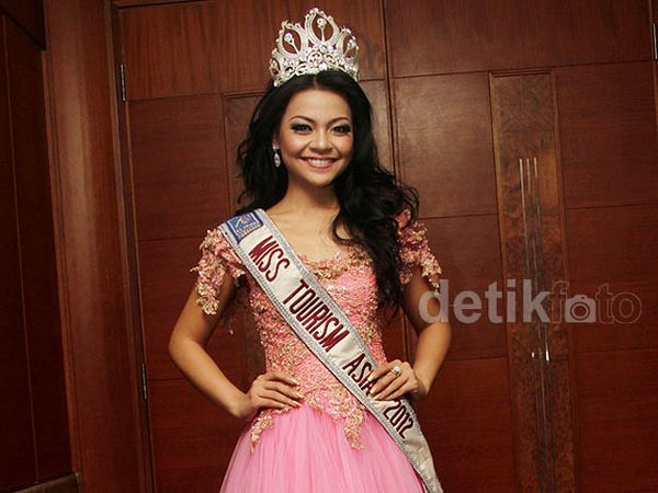 Cantiknya Reinita Arlin, Putri Pariwisata 2012