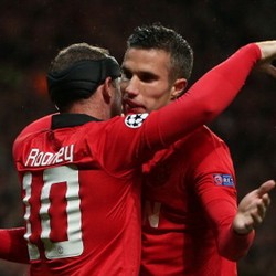 Rooney Kian Kerasan Main Bareng Van Persie