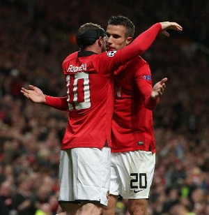 Rooney Kian Kerasan Main Bareng Van Persie