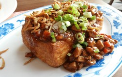 Mama Malaka: Lezatnya Mee Goreng dan Golden Tahu Hoo Racikan Sang Mama