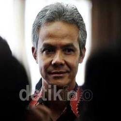 Ganjar Minta Produsen Mobil Murah Perhatikan Efek Kepadatan Lalu Lintas