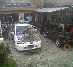 Demo, Warga Rusak Mobil Satlantas Polres Mandailing Natal