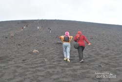Mendaki Kedahsyatan Gunung Krakatau