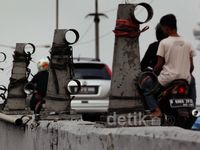 Besi Pembatas Jembatan Dicuri, Maut Mengintai