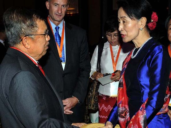 JK Bertemu Aung San Suu Kyi JK Bertemu Aung San Suu Kyi