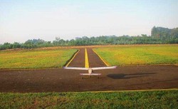 Asyiknya Membelah Angkasa Dengan Pesawat Replika