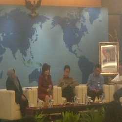 Risma Bertemu Gita Wirjawan, Ada Apa?