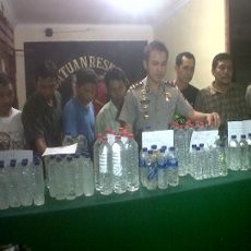 Minuman Keras Cukrik Tewaskan 14 Orang, 6 Penjualnya Diamankan