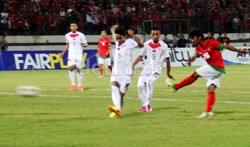 Ilham Udin melepaskan tembakan yang berbuah gol di gawang Timor Leste. Bruriy Susanto/detikFoto.