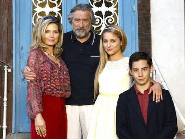 Mengintip Kehidupan Keluarga Mafia di Film Malavita