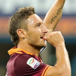 Teken Kontrak Baru, Totti di Roma Hingga 2016