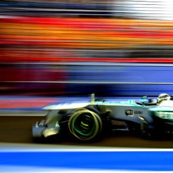 Ungguli Duo Red Bull, Hamilton Tercepat di Sesi Pertama