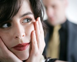 Di antara Dua Pria, Pilih Nyaman atau Cinta?