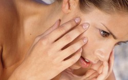 Kulit Berminyak? Hindari Makan Gorengan dan Cokelat!