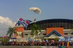 Atraksi 12 Penerjun Jadi Penutup Festival Derawan