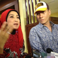 Ditanya Soal Nikah, Desy Ratnasari Kabur