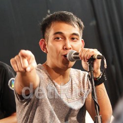 Hadiri Acara Wisuda, Lyla Band Paham Pentingnya Pendidikan