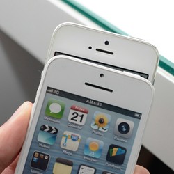 iPhone 5S dan 5C Diprediksi Terjual 6 Juta Unit