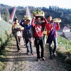 Mengintip Ritual Adat Warga Suku Tengger Lereng Semeru