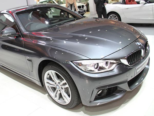 BMW Seri 4 Coupe Meluncur