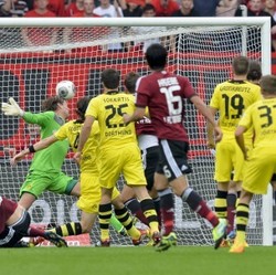 Dortmund Terhambat, Leverkusen Menang Telak