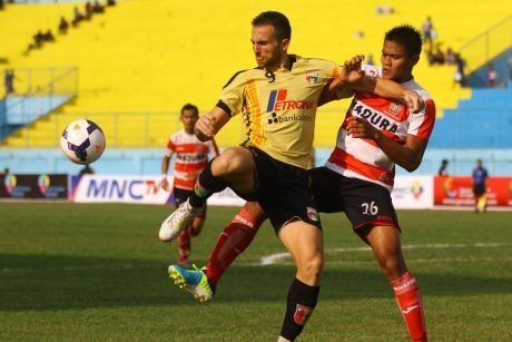 Persepam Kalahkan Mitra Kukar 2-0