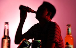 Gudang Penyimpanan Miras Cukrik di Jalan Kutai Surabaya Digerebek