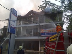 Api Kebakaran di Mampang Berasal dari Toko Material