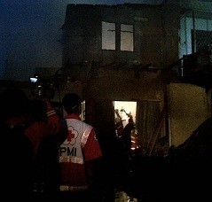 3 Orang dan Bayi Diduga Terjebak Api di Toko Material di Mampang