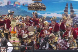 Serunya Lomba Tari Baleganjur di Festival Danau Batur