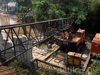 Mesin Crane Ciliwung Patah, Telan Korban Jiwa 
