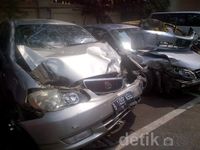 Inilah Kondisi Mobil Tabrakan Beruntun Di Kawasan Senayan